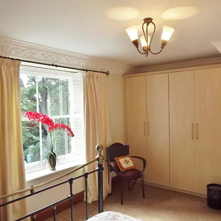 Mews Cottage, * Γουίτμπι